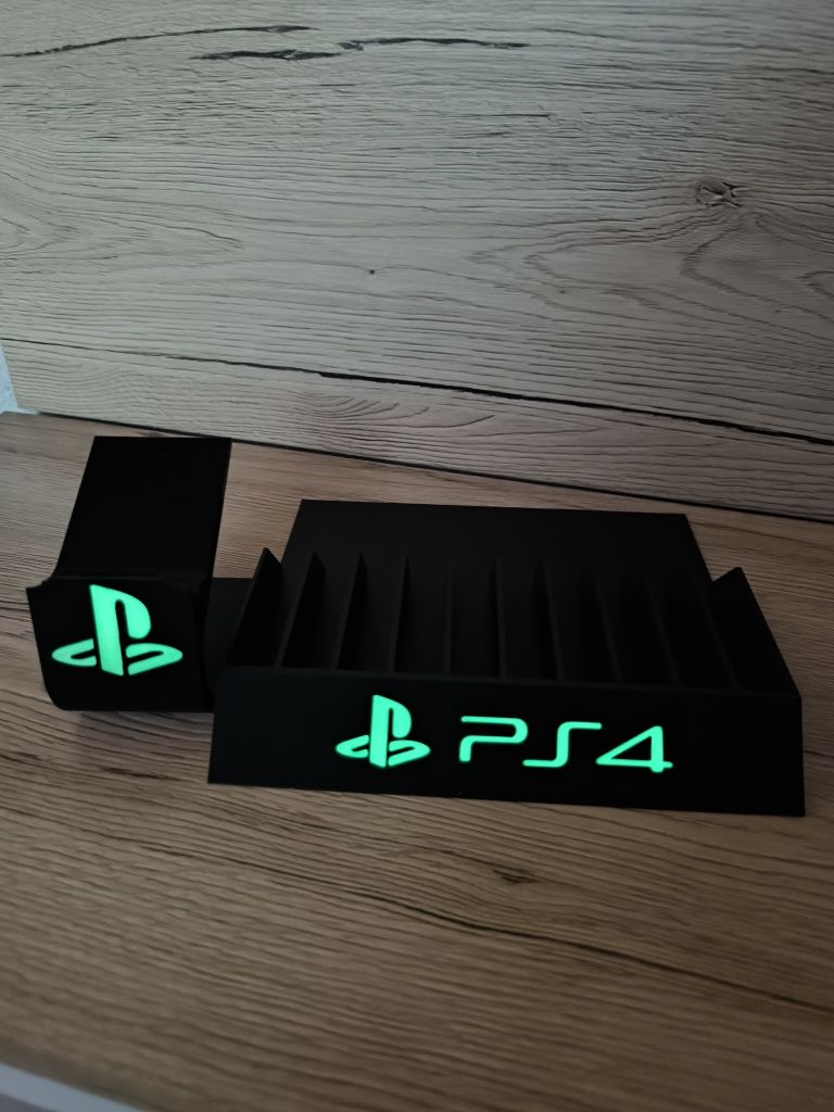 Zestaw Ps4 stojak na gry i pada napis świecący w ciemnosci