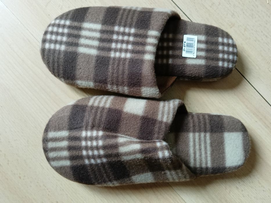 Nowe kapcie 44/45