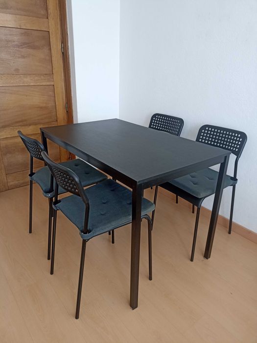 Mesa e quatro cadeiras IKEA SANDSBERG 110x67cm