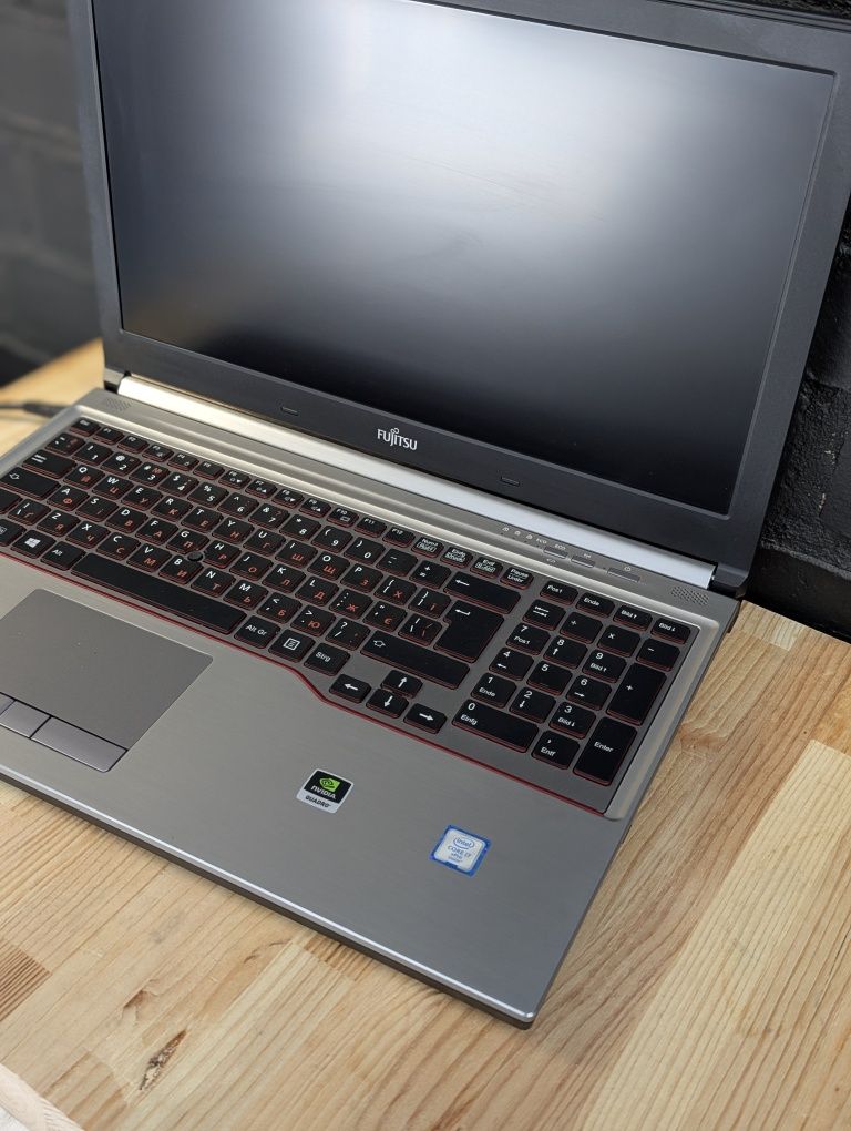 Потужна мобільна робоча станція Fujitsu H760  для ігор  та роботи!