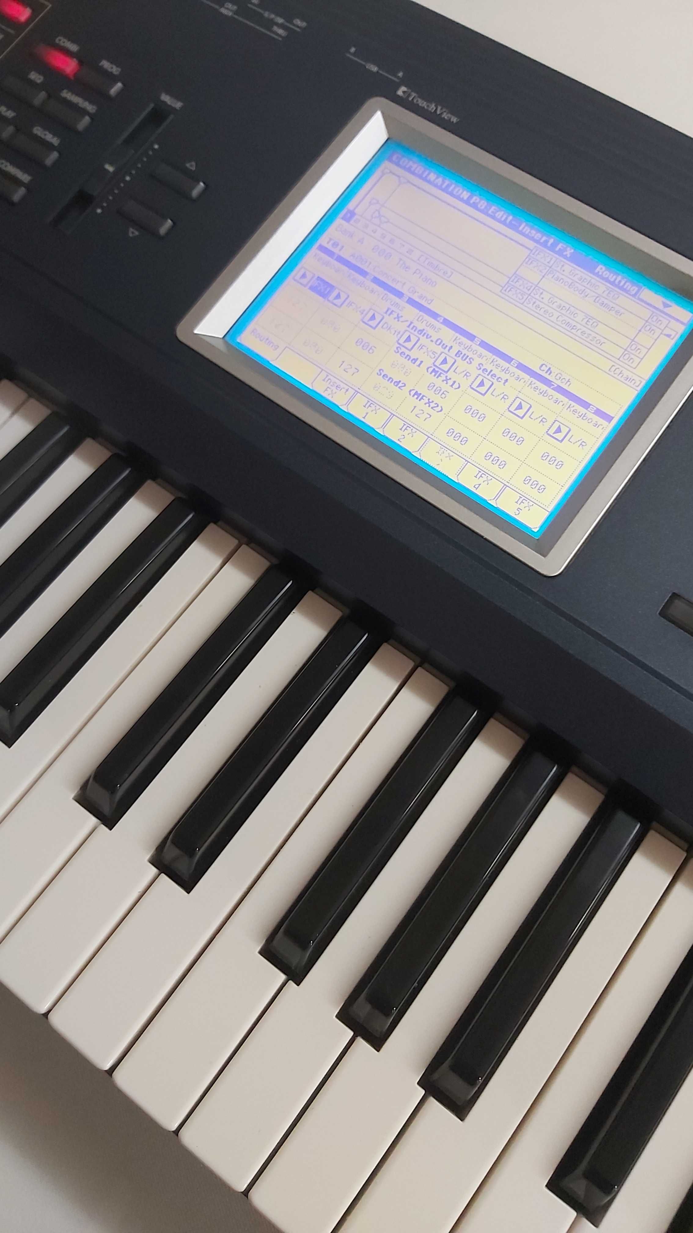 KORG Triton Extreme 61/full EXB, 120 głosów, USB, CF