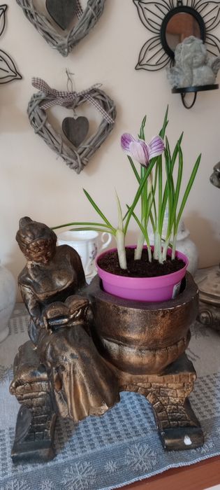 Przepiękna stara rzeźba kobiety