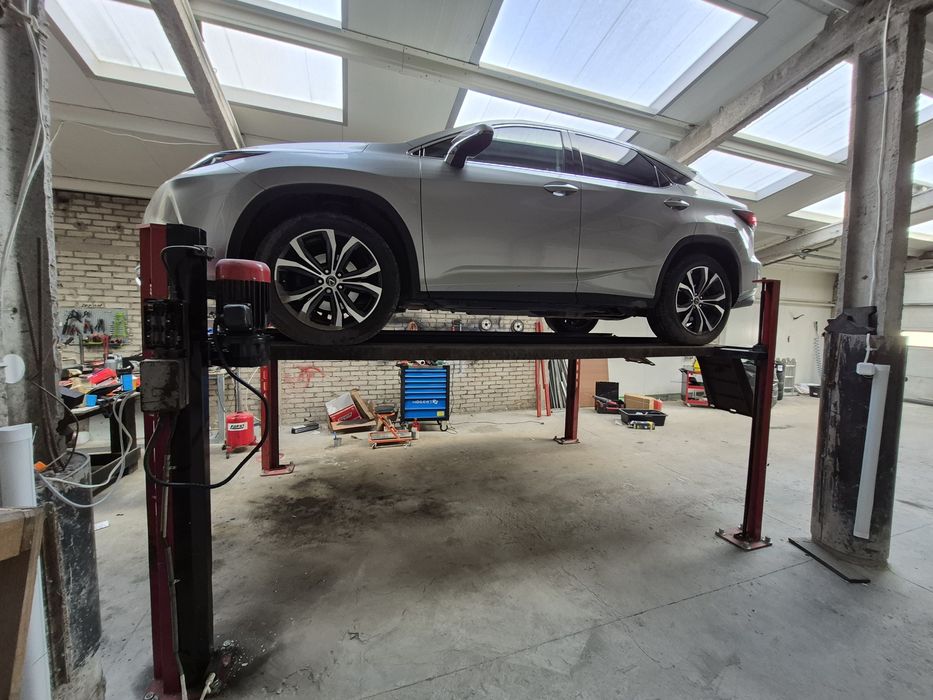 Podnośnik czterokolumnowy śrubowy