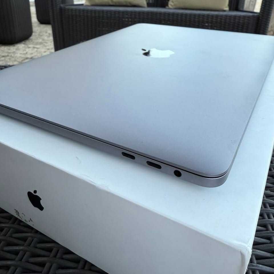 Apple MacBook Pro 2020 - Intel i7 QuadCore - 32gb - 512gb -Thunderbolt