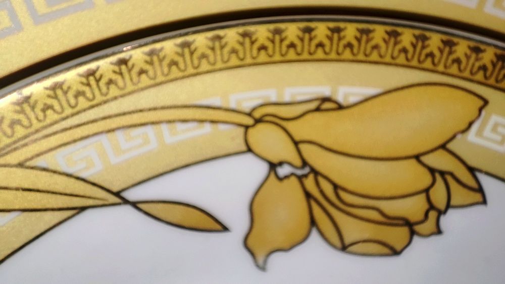 Набір посуду Veroni із золотою каймою в грецькому стилі