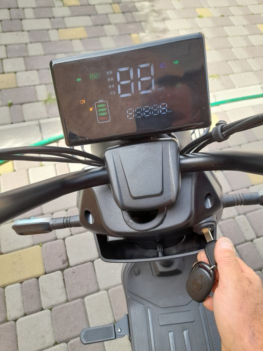 Продам елекроскутер кросер CR1