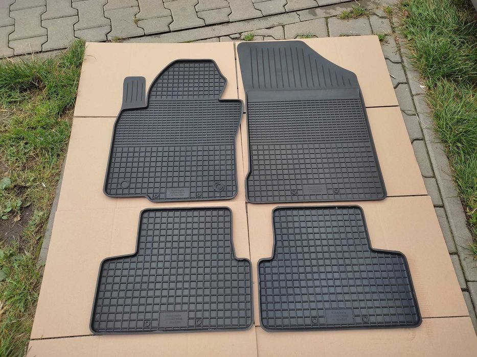 NOWE Dywaniki gumowe SUZUKI SX4 06 -2013r. dopasowane korytka korytko