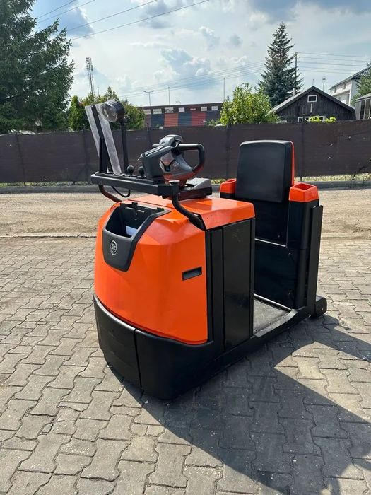 BT TSE300  Elektryczny ciągnik BT TSE300, siła uciągu: 3000 kg.