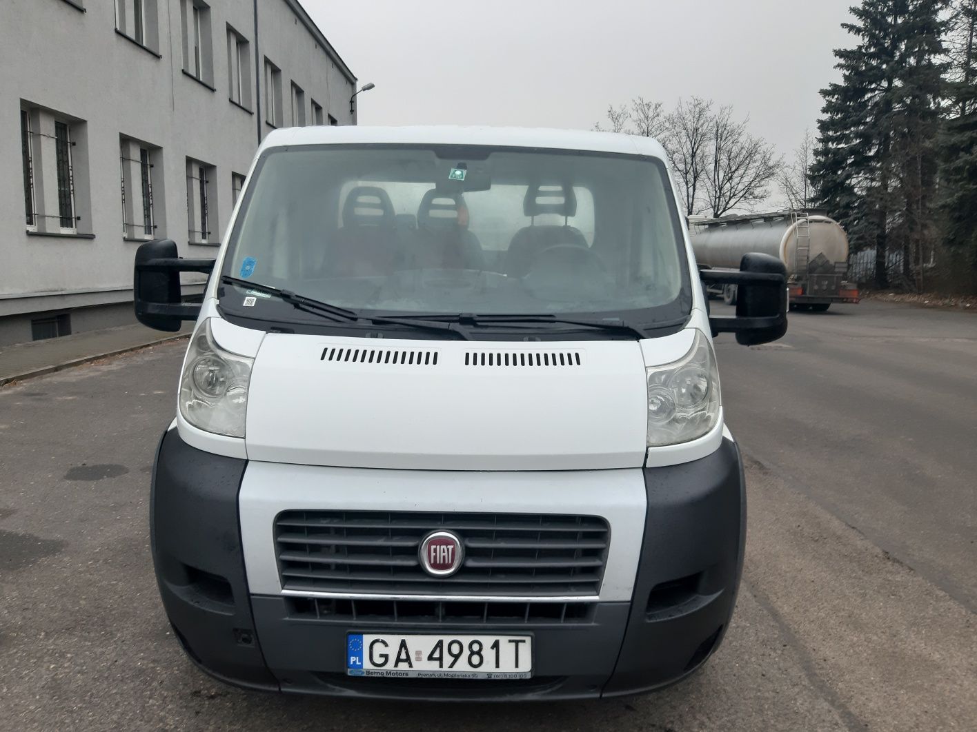 Autolaweta wynajem wypożyczalnia laweta przewóz aut busy dostawcze