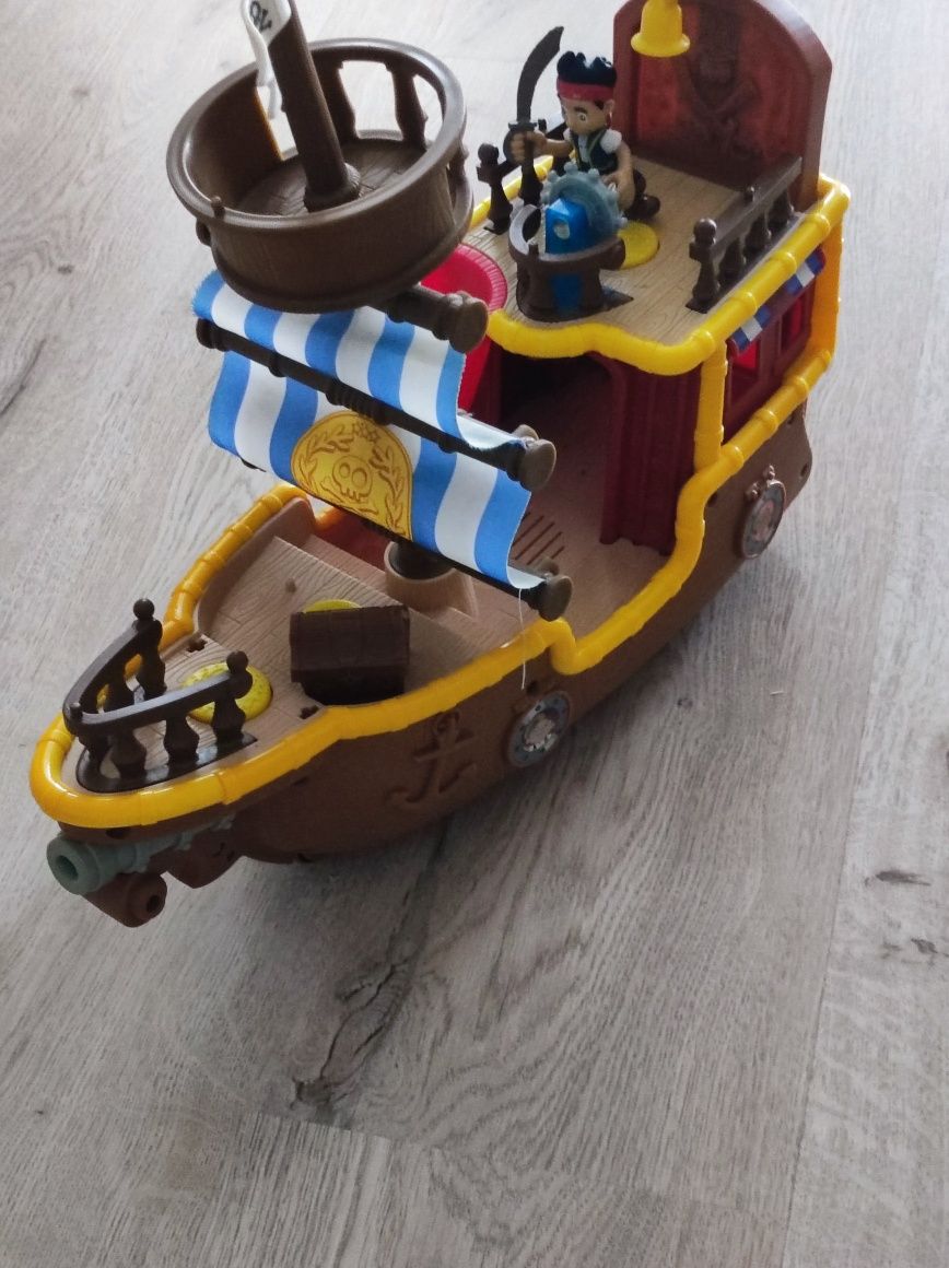 Statek Łajbek Jake i piraci z Nibylandi