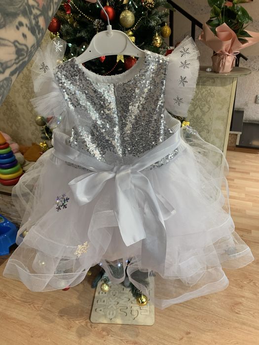 Продам сукню сніжинки 98-104