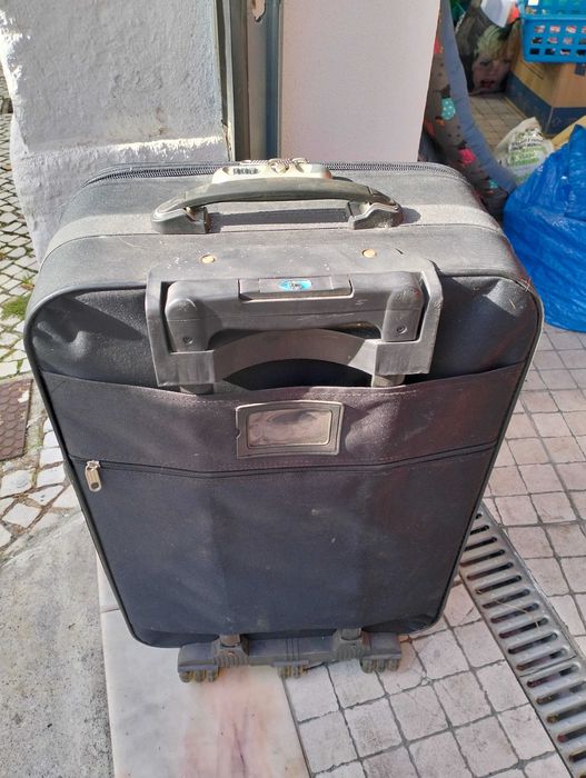 Mala Trolley com bússola e código em muito bom estado