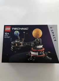 LEGO® 42179 Technic - Planeta Ziemia i Księżyc na orbicie