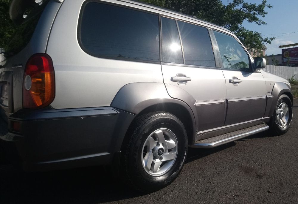 В Черкасах Hyundai Terracan Mitsubishi Pajero