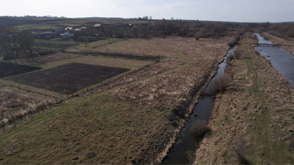 Ділянка біля річки з прямим виходом земля на березі річка Плоска