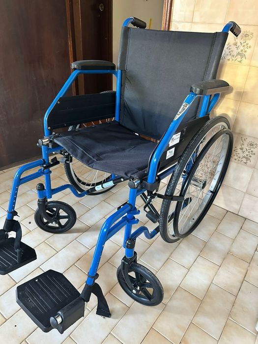 Cadeira de rodas nova