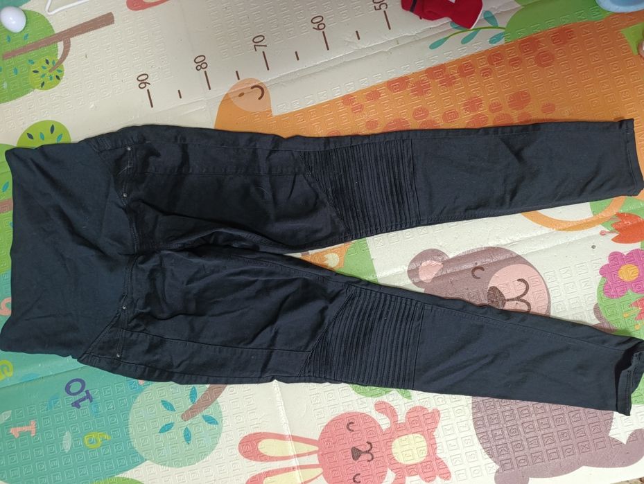 Джинси та спортивні лосіни для вагітних