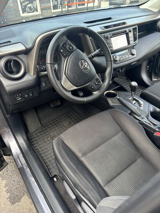 Toyota RAV4 2.2 diezel офіційний, без підфарбувань