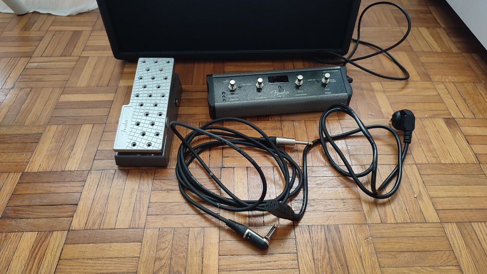 Fender Mustang GT 100 + footswitch + pedał ekspresji