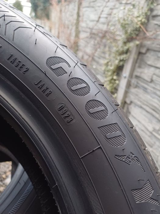215/55/18 Sprzedam parę opon letnich Goodyear