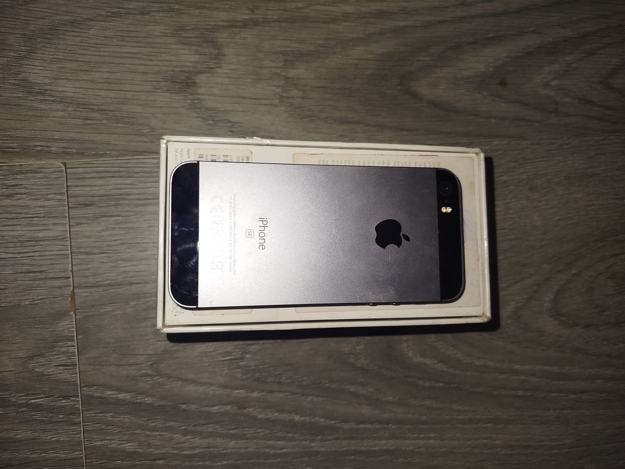 iPhone SE першого покоління заблокованний