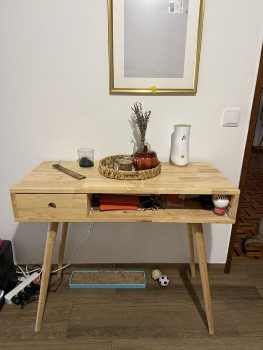 Secretária ou móvel de entrada