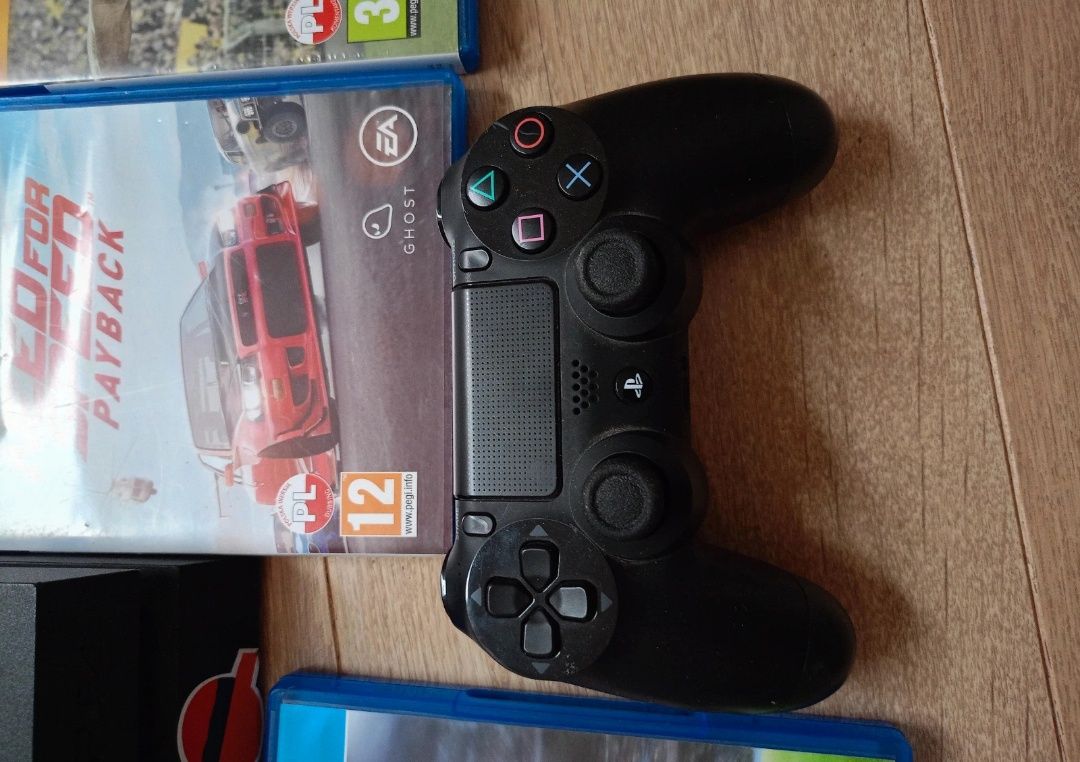 PS4 stan idealny komplet gier