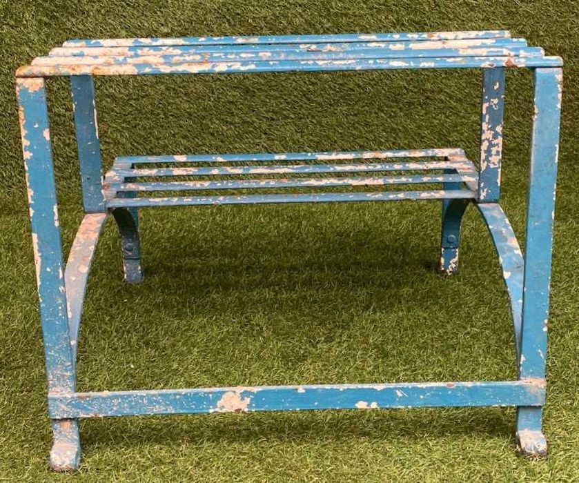 Escadote em ferro maciço