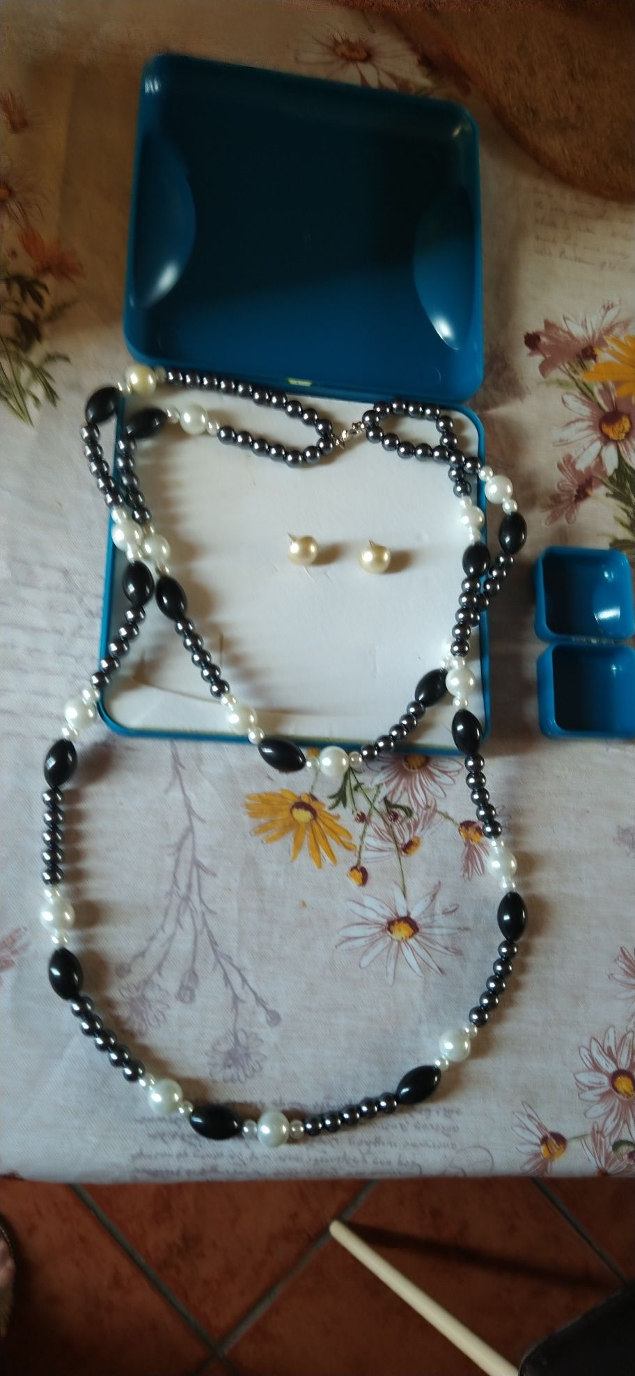 Colar + brincos com caixa