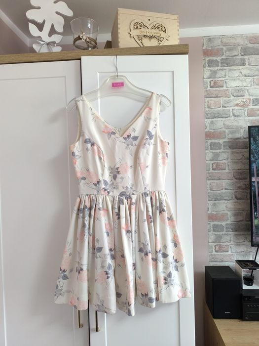 Elegancka sukienka koktajlowa marki Forti w rozmiarze M (38).