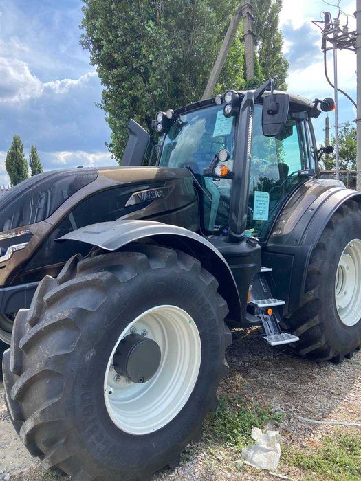 Трактор Valtra T235