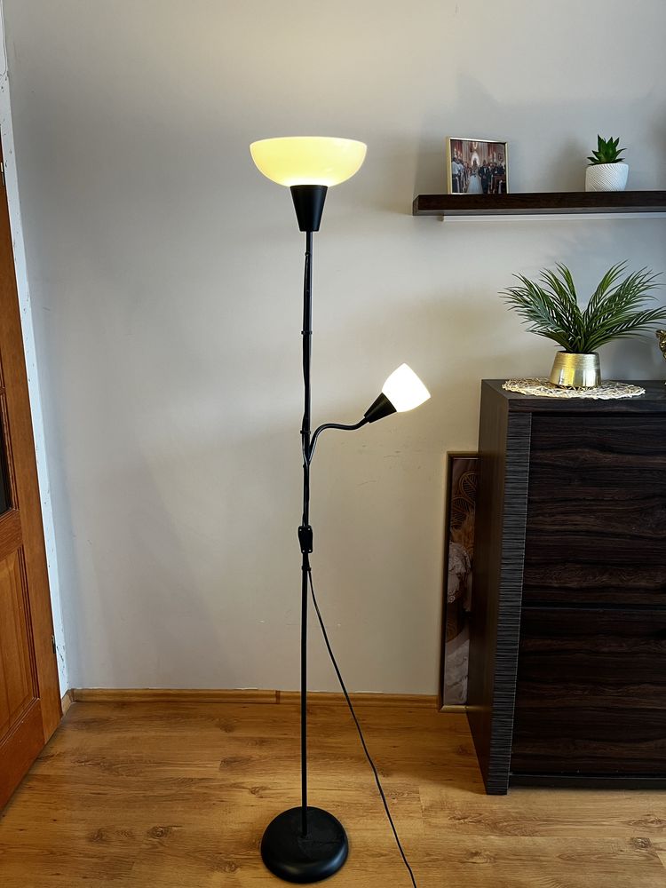 Lampa stojąca czarna