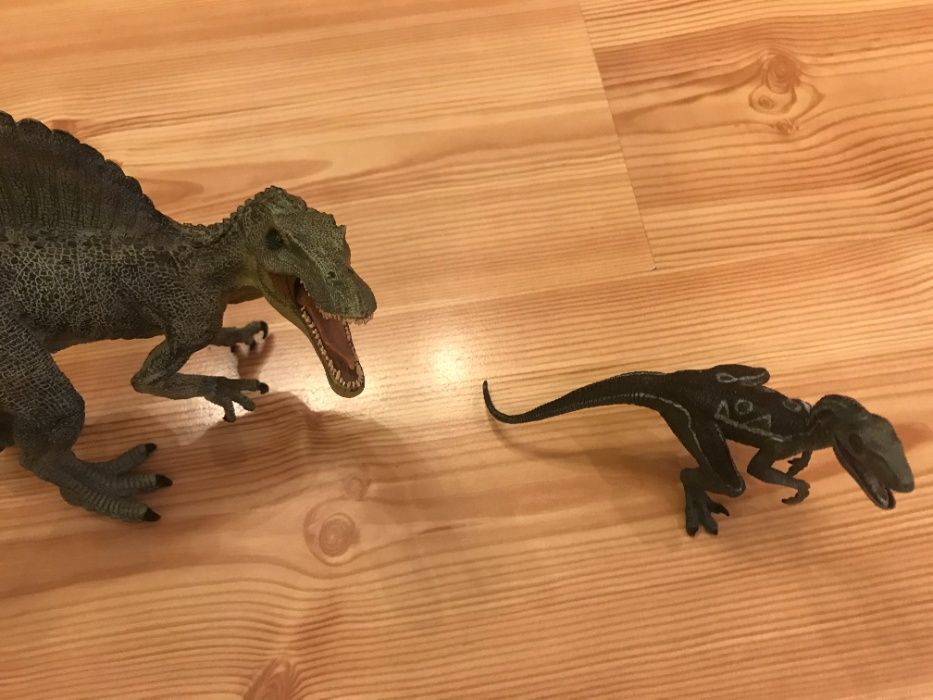 dinozaur - figurki dinozaurów - tyranozaur, spinozaur, raptor