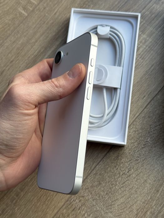 Новий Apple iPhone 16e 128 White Neverlock