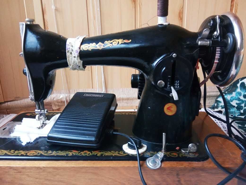 Продаю ручну швейну машинку  ПОДОЛЬСЬКА с електроприводом