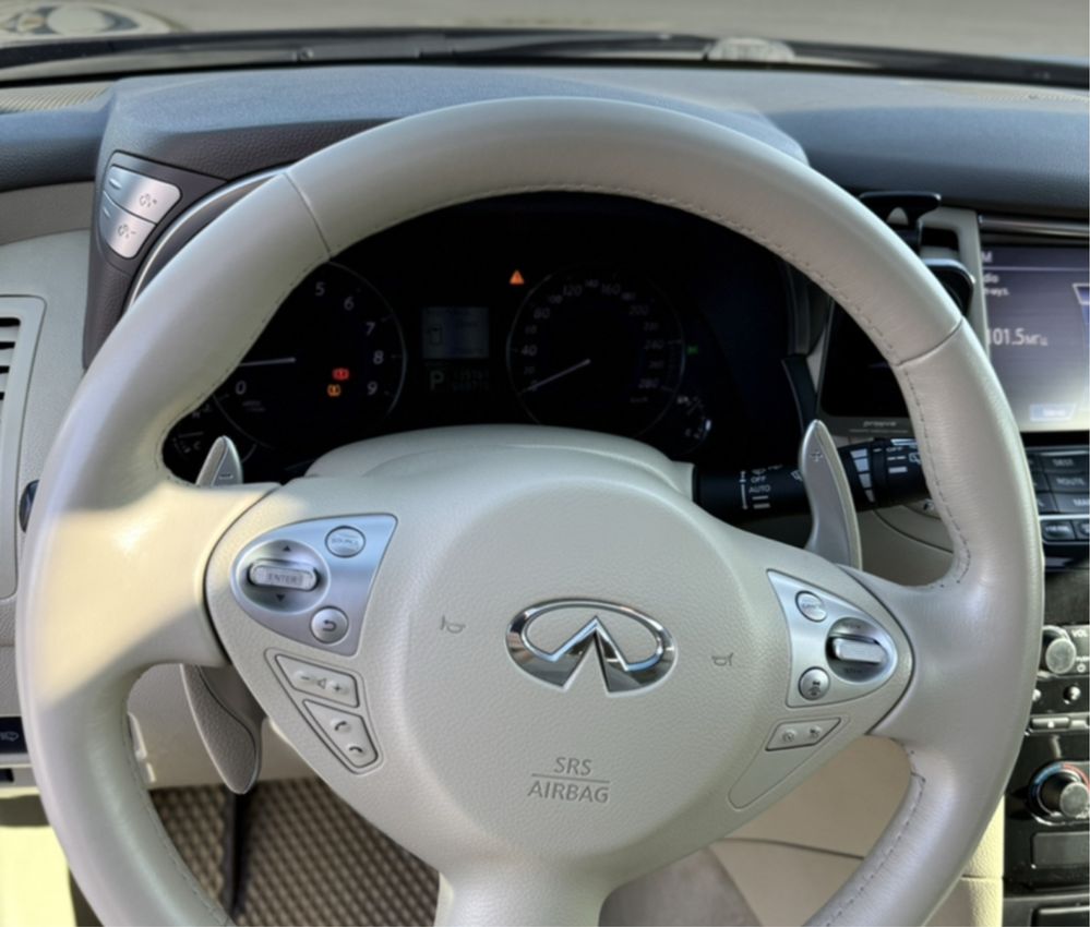 Infiniti QX70 2013