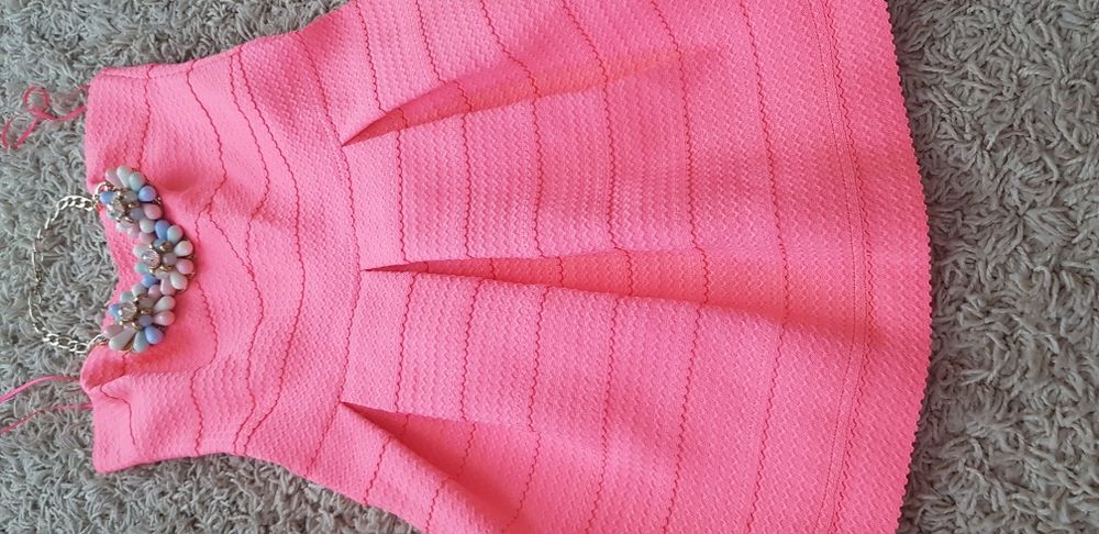 Neonowa różowa sukienka S rozkloszowana