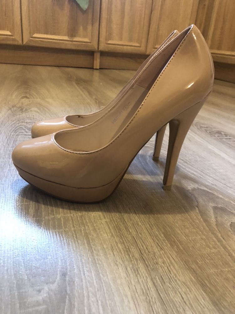 Buty na obcasie + fleki zapasowe, rozmiar 38. Wkladka 24 cm