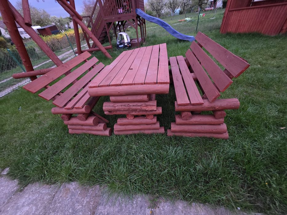 Komplet drewniany ławki i stół.