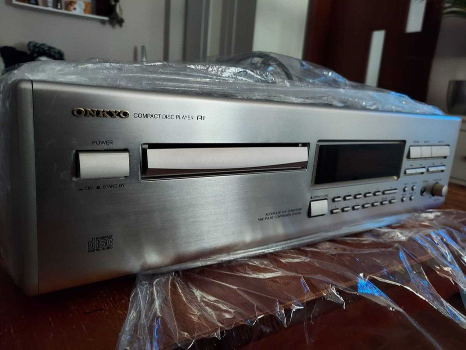 Odtwarzacz CD ONKYO R1 DX-7210