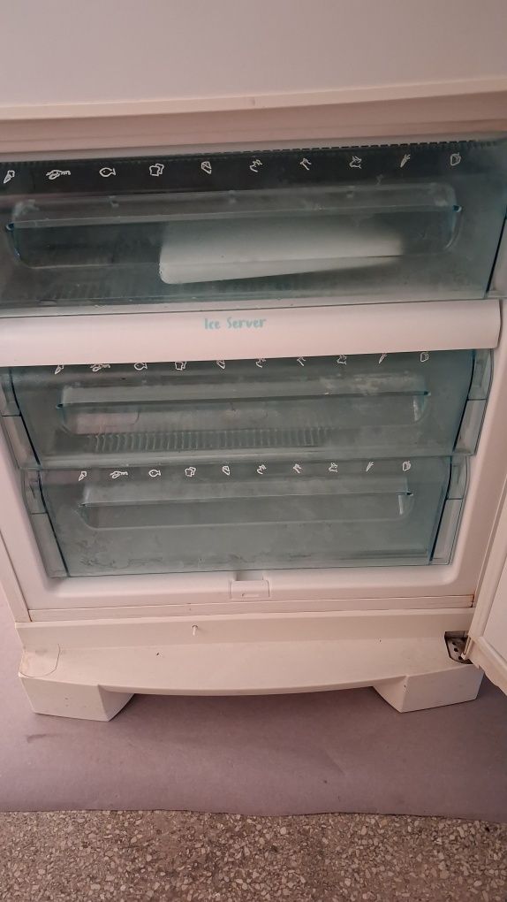 Lodówkę sprzedam