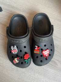 Crocs chodaki sandały 29 30 c12 czarne buty do wody przypinki