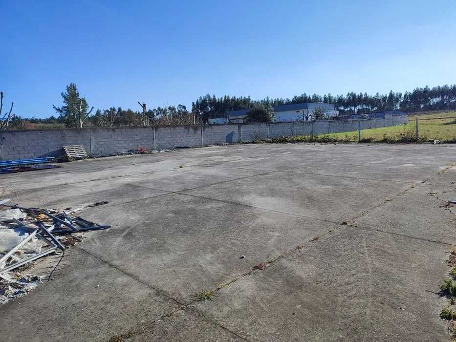 Arrenda-se armazém com 200m2 em Condeixa-a-Nova.