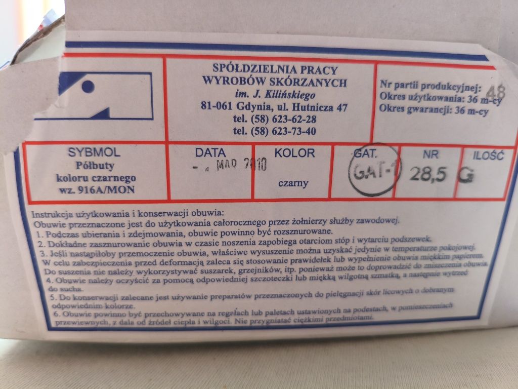 Półbuty koloru czarnego wzór MON 916A