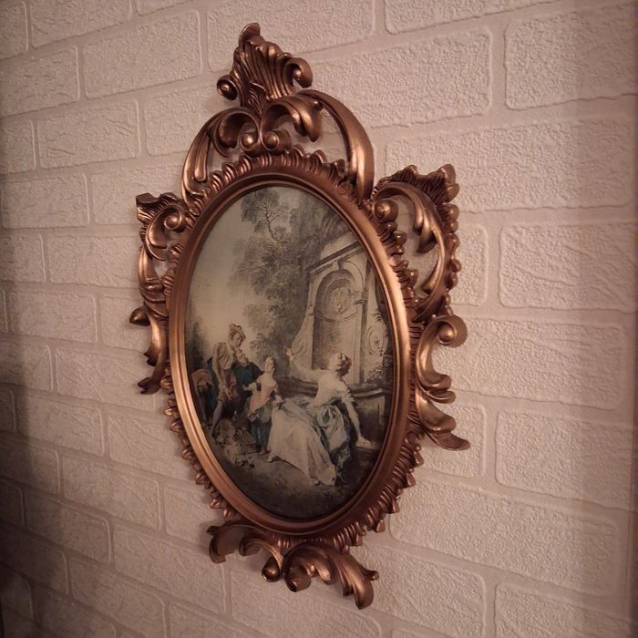 Pałacowy obraz z ozdobną złotą ramą