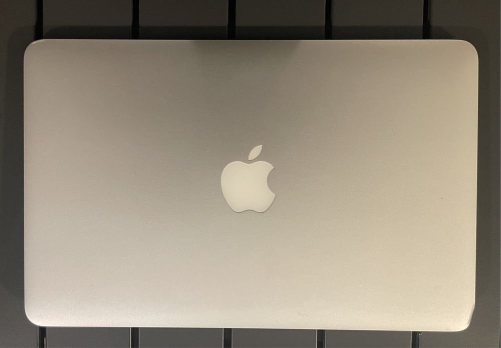 Apple macbook air 11 inch 2012