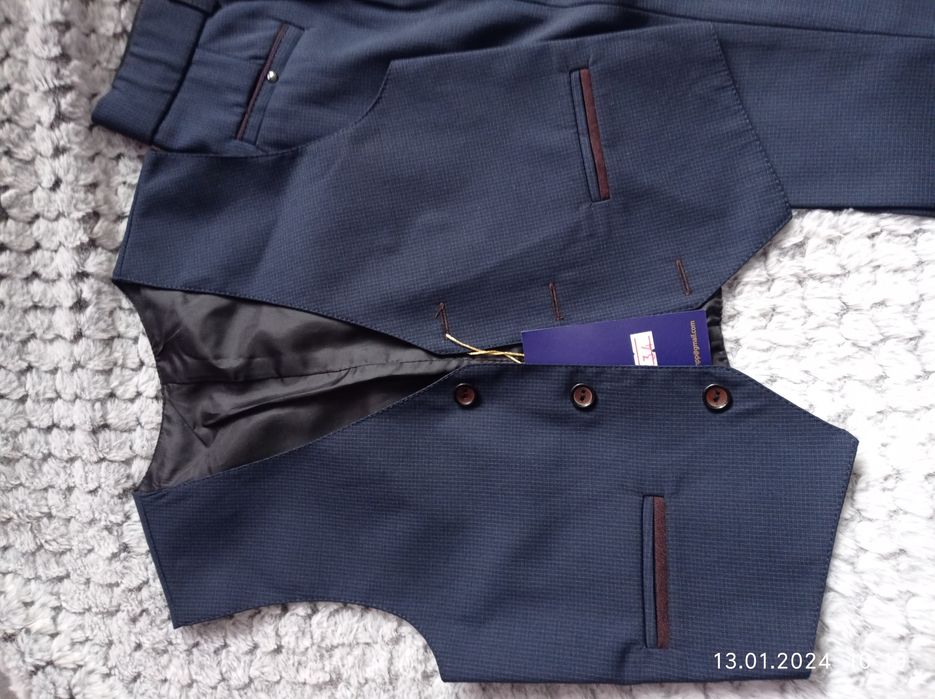 Костюм шкільний 34р