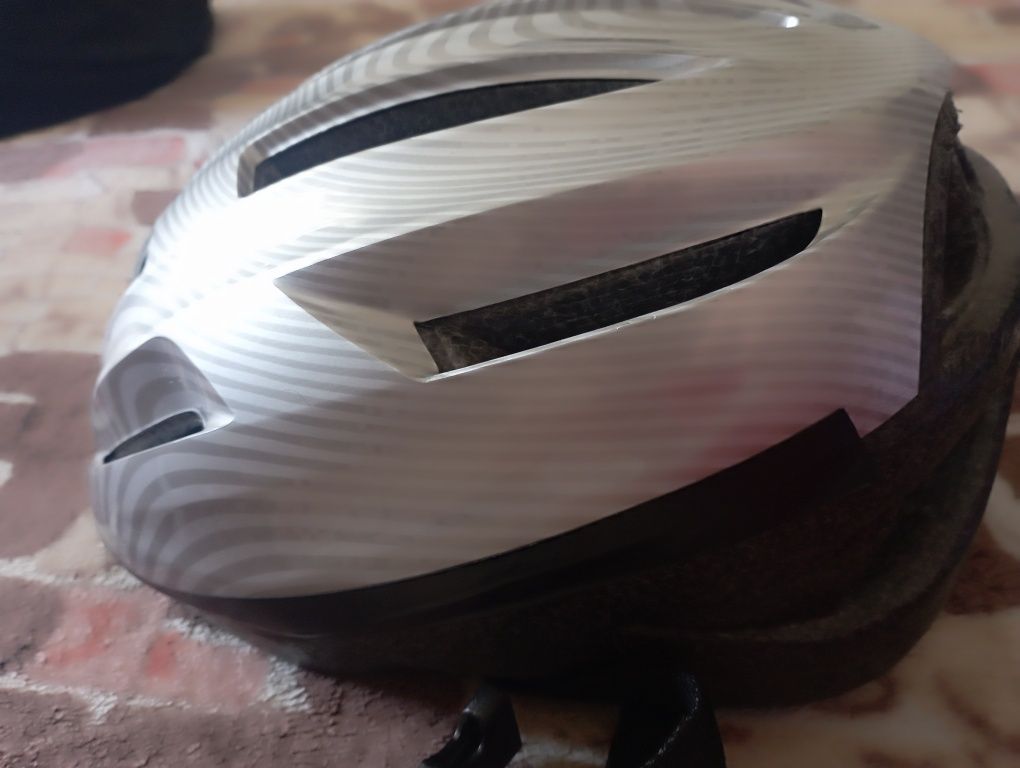 Шлем велосипедный. Размер S/M 54-59 см.