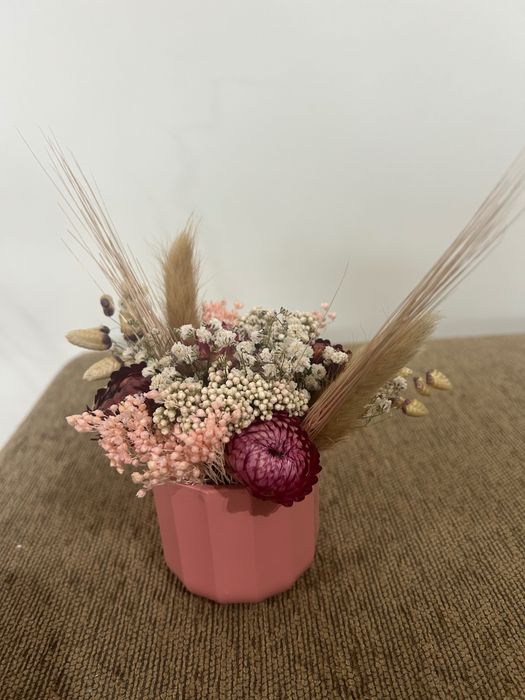 Vaso com flores secas