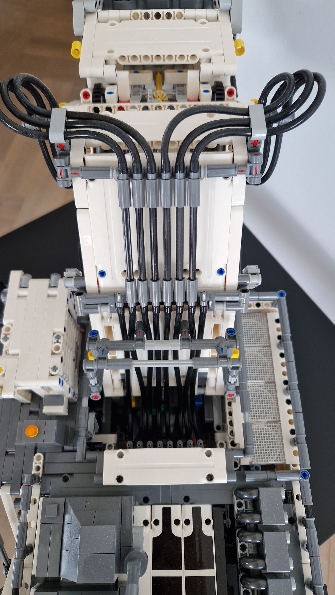 LEGO Technic Koparka LIEBHERR R 9800